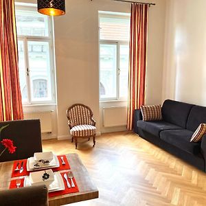 Amazing Apartment Zborovska