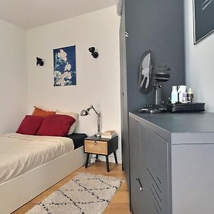 Bright 34 M Ideally Located In Paris