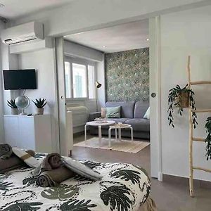 Superbe 2 Pieces, Tout Equipe Centre De Cannes.