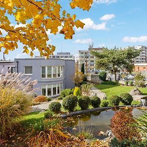 Family Apartment With Garden View