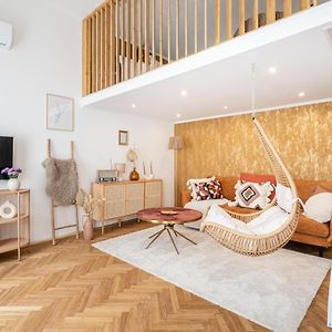 Solar System Apartment With Gallery