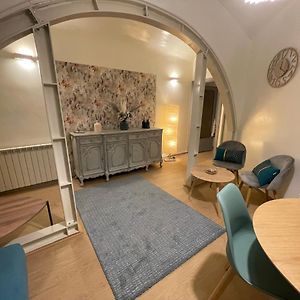 Appartement à 2 Chambres à Coucher