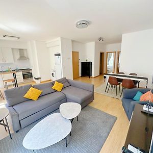 Appartement à 2 Chambres à Coucher