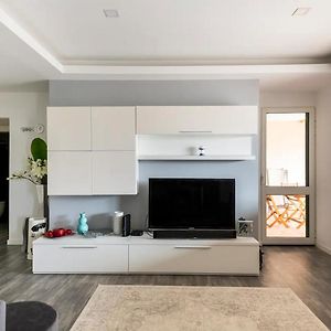 Lovely 1-Bedroom Apartment With Parking Ocean View