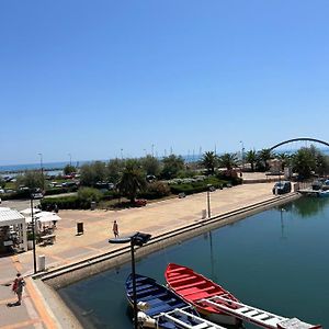 Studio Vue Mer Situe A Cote De La Plage Quartier Des Quilles