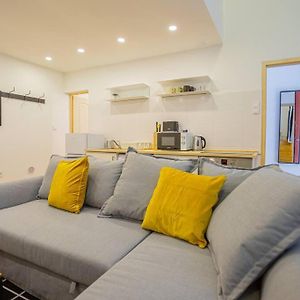 2 Bedroom Flat In The Dob Street, Venus