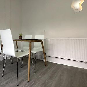 Wonderful 2 Bedroom On Tower Bridge