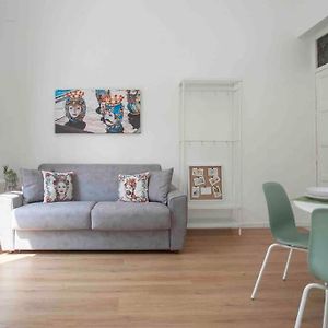 Appartement à 2 Chambres à Coucher