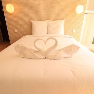 Studio Lit King-Size