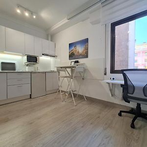 Studio Lit King-Size