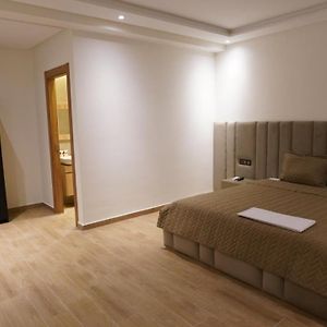 Appartement à 3 Chambres à Coucher