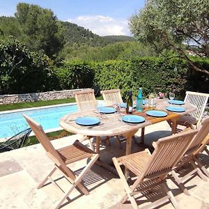 Villa à 3 Chambres à Coucher