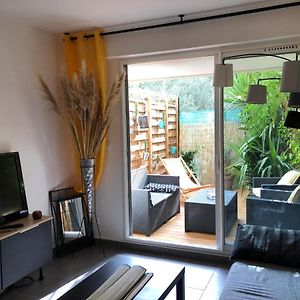 Agreable T2 Traversant Rdc Avec Terrasse + Balcon+ Parking 2 Places