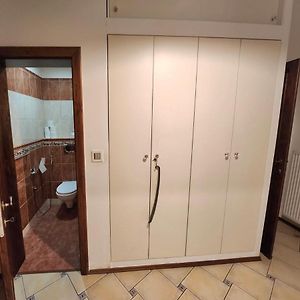 Spacious Apartment 6Min From The Dancing House