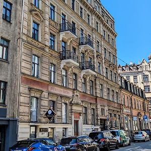Perfectly Central Apartment 5 Min To Old Town & Art Noveau.