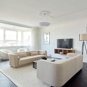Beautiful 3 Bedroom Apartment Near Shopping & Metro