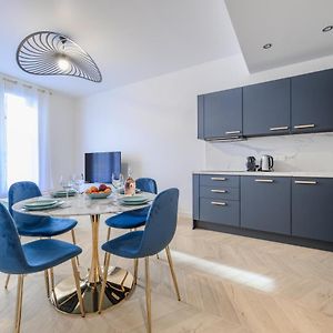 Appartement à 2 Chambres à Coucher