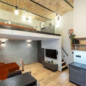 Parliament Dream Apartment!