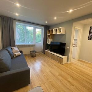 Modern 1Br Haven Near Two Parks