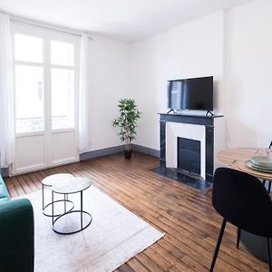 Appartement Avec Balcon A 250 M De La Gare, Hyper Centre
