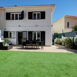 Comfortable Town House In Quiet Area By Lovelystay
