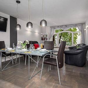 Appartement à 3 Chambres à Coucher