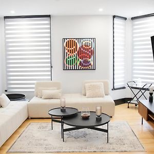 Eat, Explore & Enjoy Downtown Montreal At This Sleek City Escape Located In Plateau Mont-Royal - Apt 4