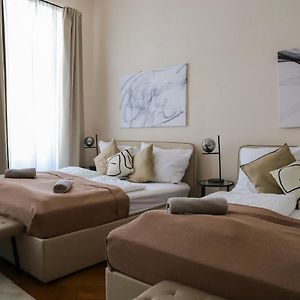 Spacious Apartment, 3 Min To U6 Metro