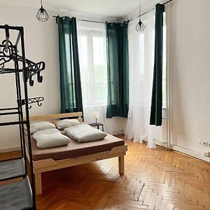 Chambre Budgétée Lit King-Size
