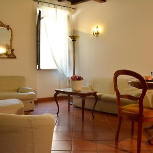 Sweet Giulia'S Apartment