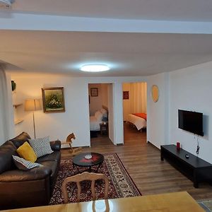 Appartement à 2 Chambres à Coucher