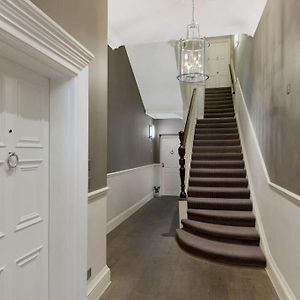 Wonderful Knightsbridge Apartment By Harrods