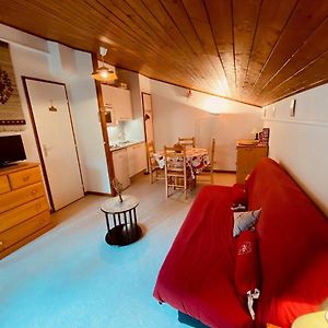 Studio Lit King-Size