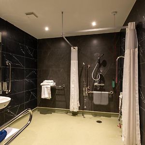 Chambre Familiale Lit King-Size avec Accès aux Personnes Handicapées