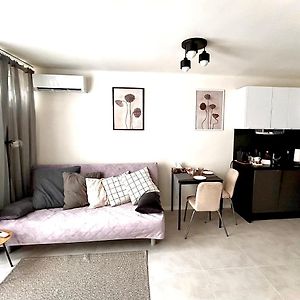 Sky Apartment Comfy Suite Pereca