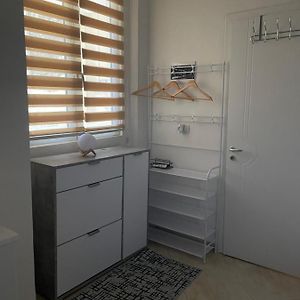 Studio Lit King-Size