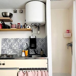 Cute Marais Private Studio For 2
