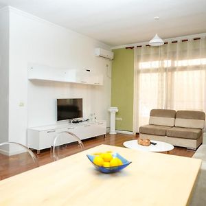 Cozy Apartment In The Heart Of Tirana !