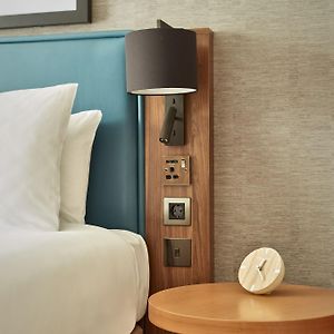 Studio Lit King-Size