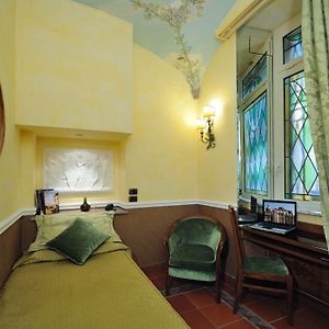 Chambre Simple au Sous-Sol