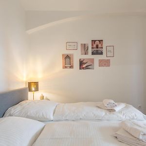 Xxxl Bed/ Free Parking/ Central
