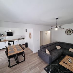 Appartement à 3 Chambres à Coucher