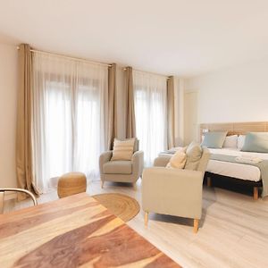 Bravissimo Placa Catalunya 1-2, Studio Apartment