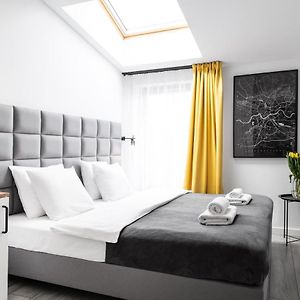 Househost Apartament: Ul. Miodowa 42/42A