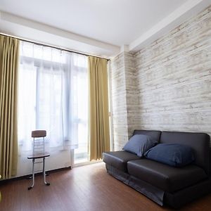 3ベッドルームとリビング 4部屋全て個室 混まない2つのシャワールームとトイレ 東新宿駅2分8名