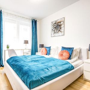 Modern Apartment With Free Garage And Balcony In The Downtown