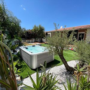 Villa à 3 Chambres à Coucher