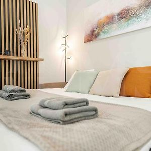 Tranquil & Bright Apartment With Parking By Rems