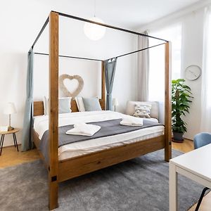 Regal Retreat Intimate Elegance Near Schoenbrunn Palace