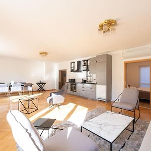 Appartement à 2 Chambres à Coucher